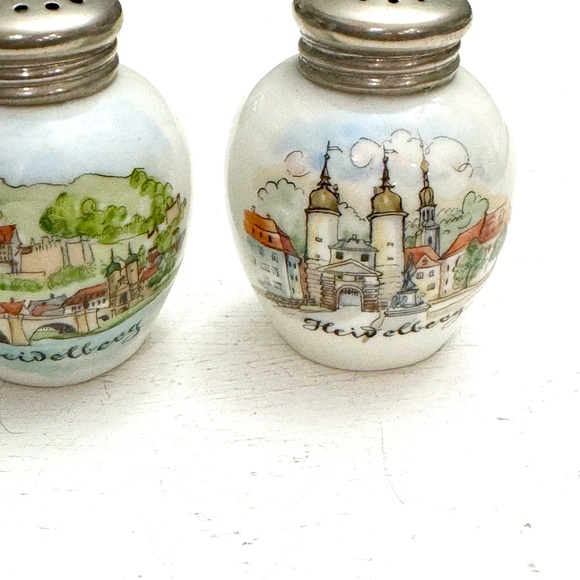 Pair of Vintage Salt & Pepper Shakers HEIDELBERG Germany Handpainted Porcelain - Picture 4 of 13
